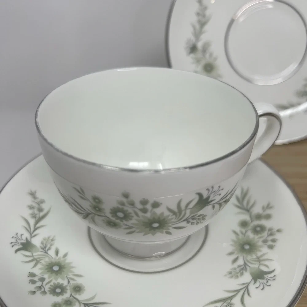 Wedgwood England Westbury Set 4 Saucers‎ 2 Cups Bone China Platinum Green Floral